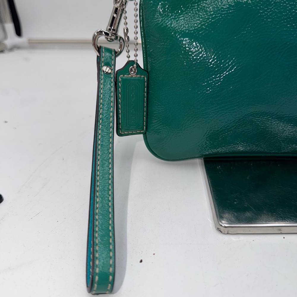 Coach Teal Green Patent Leather Wristlet Clutch Bag Glossy Crinkle Finish** - Picture 2 of 12
